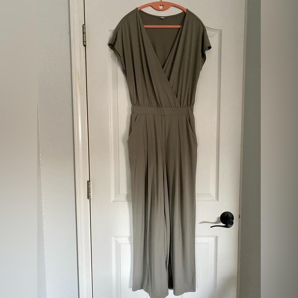 UNIQLO Women’s wide leg jumper with pockets